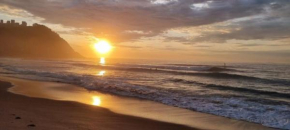 conforto a 2 minutos da praia do tombo com Wi-Fi e garagem